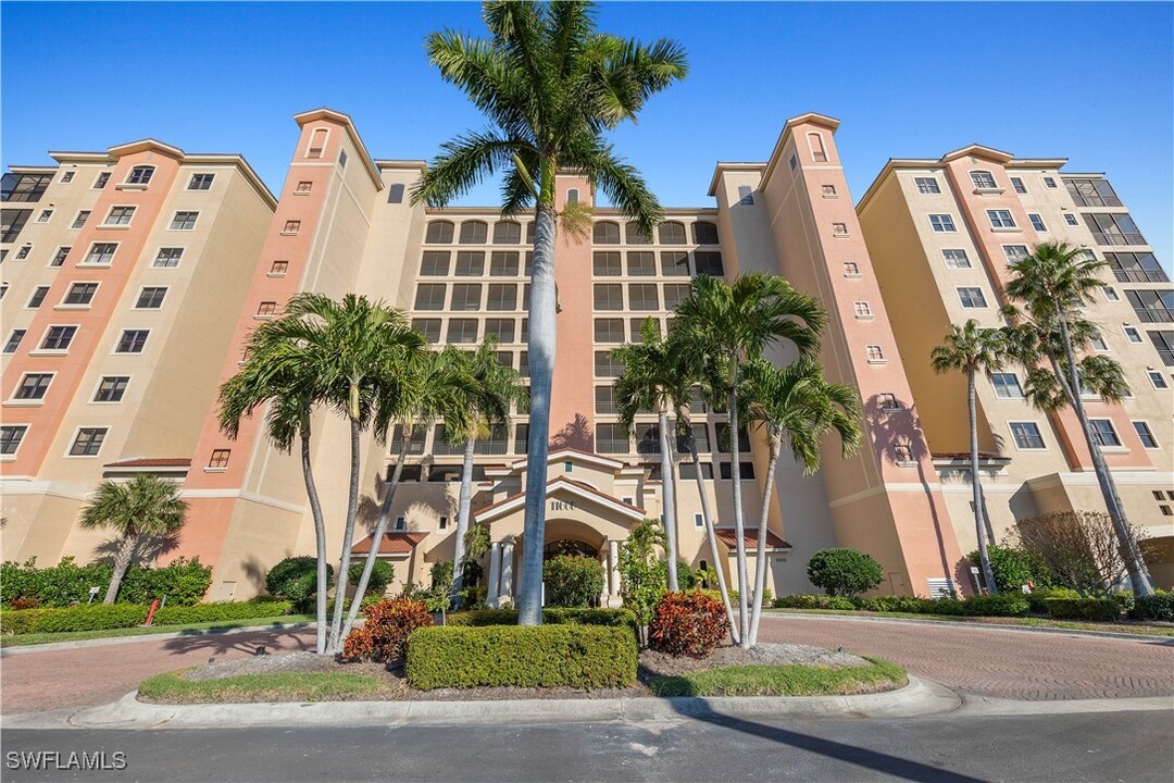 11600 Court Of Palms in Ft. Myers, FL - Building Photo