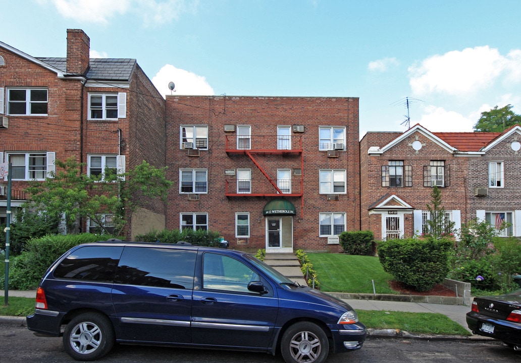 64-12 Wetherole St in Flushing, NY - Building Photo