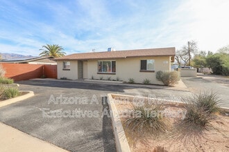 1654 N Rosemont Blvd in Tucson, AZ - Building Photo - Building Photo
