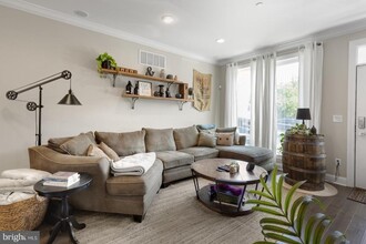 2044 E Auburn St in Philadelphia, PA - Building Photo - Building Photo