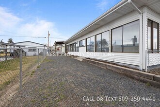 1221 S Baker St in Moses Lake, WA - Building Photo - Building Photo