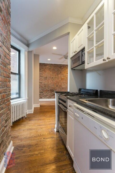 432 E 13th St in New York, NY - Building Photo