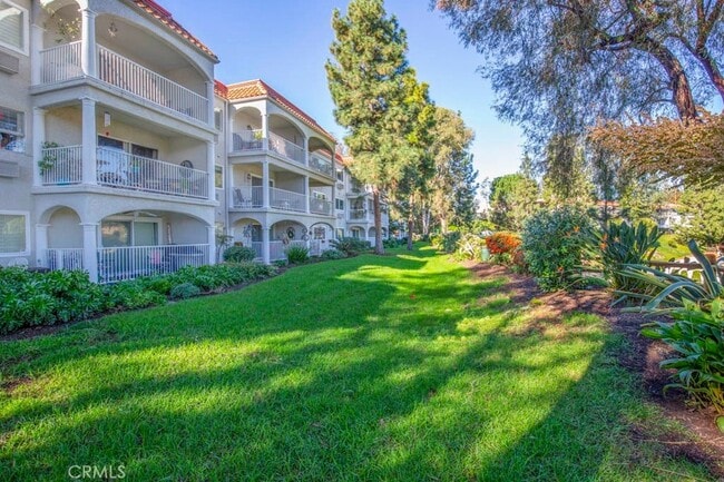 3510 Bahia Blanca W, Unit 3C in Laguna Woods, CA - Building Photo - Building Photo