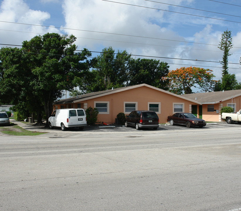 5942 NW 19th St in Fort Lauderdale, FL - Building Photo