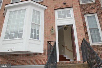 24651 Kings Canyon Square in Stone Ridge, VA - Building Photo - Building Photo