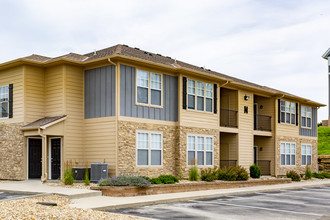 Alvadora in Lawrence, KS - Foto de edificio - Building Photo