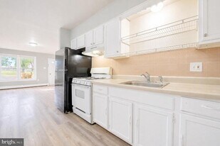 103 Mayland Ave in Riverside, NJ - Building Photo