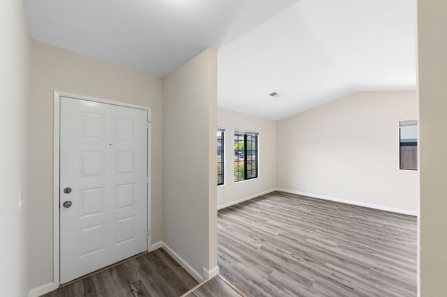 404 Chaco Canyon Ct in Petaluma, CA - Building Photo - Building Photo