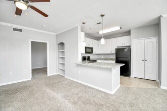 6777 Sommerall Dr-Unit -1234 in Houston, TX - Building Photo - Building Photo