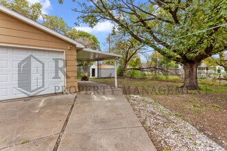 2210 W Dallas St in Wichita, KS - Building Photo - Building Photo