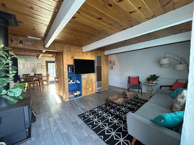 1031 Sequoia Dr in Big Bear, CA - Building Photo - Building Photo