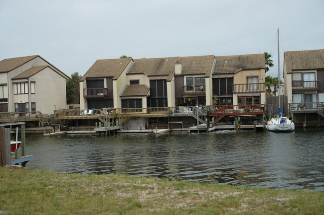 15334-900-15330-1005 Bonasse Ct in Corpus Christi, TX - Building Photo - Building Photo