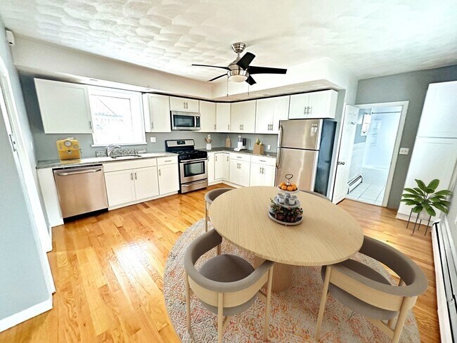 154 Webster St, Unit 1 in Boston, MA - Foto de edificio - Building Photo