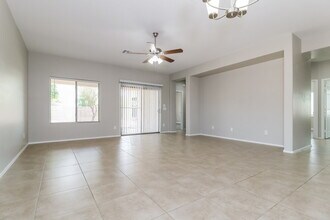 105 N 108th Dr in Avondale, AZ - Building Photo - Building Photo