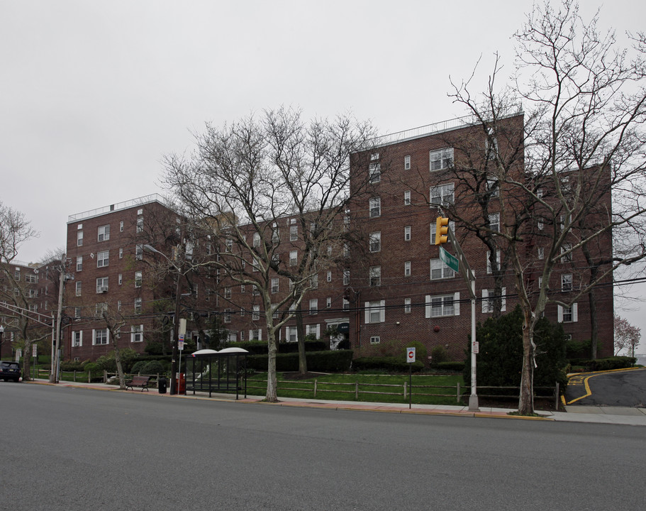 8300-8750 Boulevard E in North Bergen, NJ - Building Photo