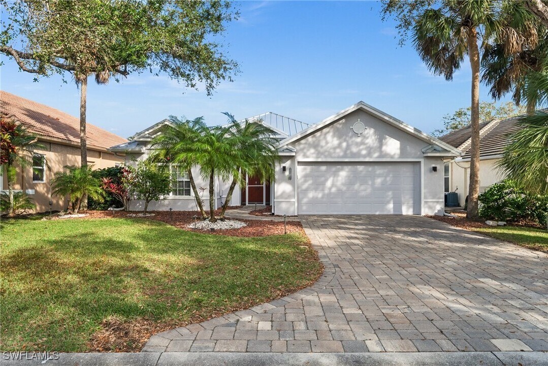 4269 Hampton Ln in Naples, FL - Building Photo