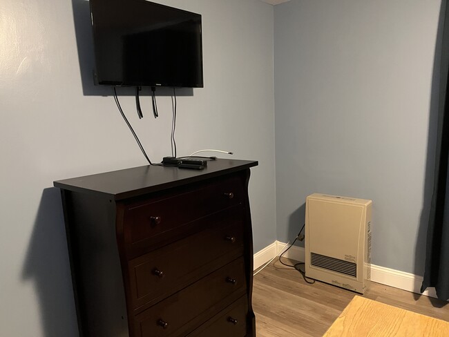 19 Prospect Ave, Unit UnitB in Port Henry, NY - Building Photo - Building Photo