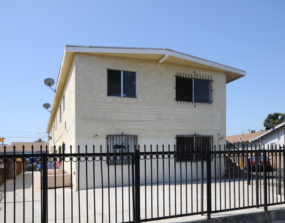 1360 E 53rd St in Los Angeles, CA - Building Photo