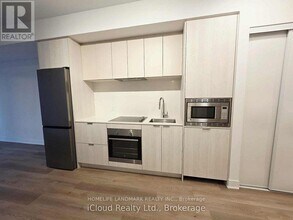 86 Dundas St E in Mississauga, ON - Building Photo - Building Photo