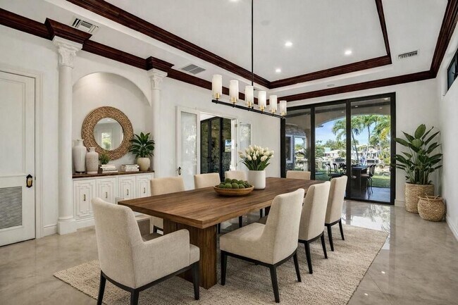 2425 Fryer Point in Fort Lauderdale, FL - Foto de edificio - Building Photo