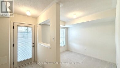 1555 Green Rd in Bowmanville, ON - Building Photo - Building Photo