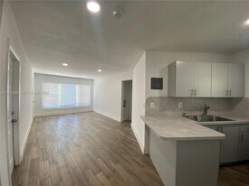 1025 NE 78th St in Miami, FL - Building Photo