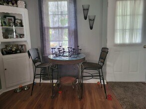 195 S 4th St in Mount Wolf, PA - Foto de edificio - Building Photo