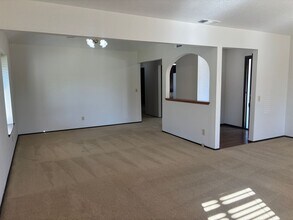 602 Fischer Ct in Roseville, CA - Foto de edificio - Building Photo