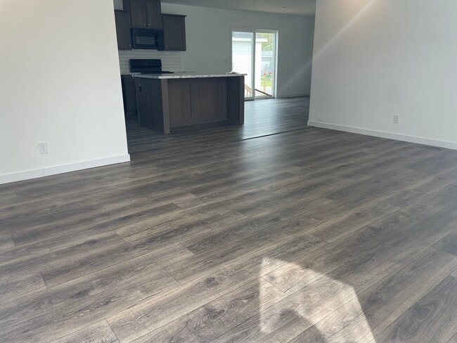 326 White Oak Ln in Whittaker, MI - Foto de edificio - Building Photo
