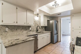 2624 Barton Hills Dr in Austin, TX - Building Photo - Building Photo