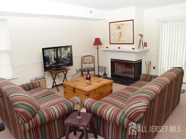 68 Winchester Way in Franklin Township, NJ - Building Photo - Building Photo