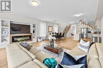 908 Clarkia St in Ottawa, ON - Building Photo - Building Photo