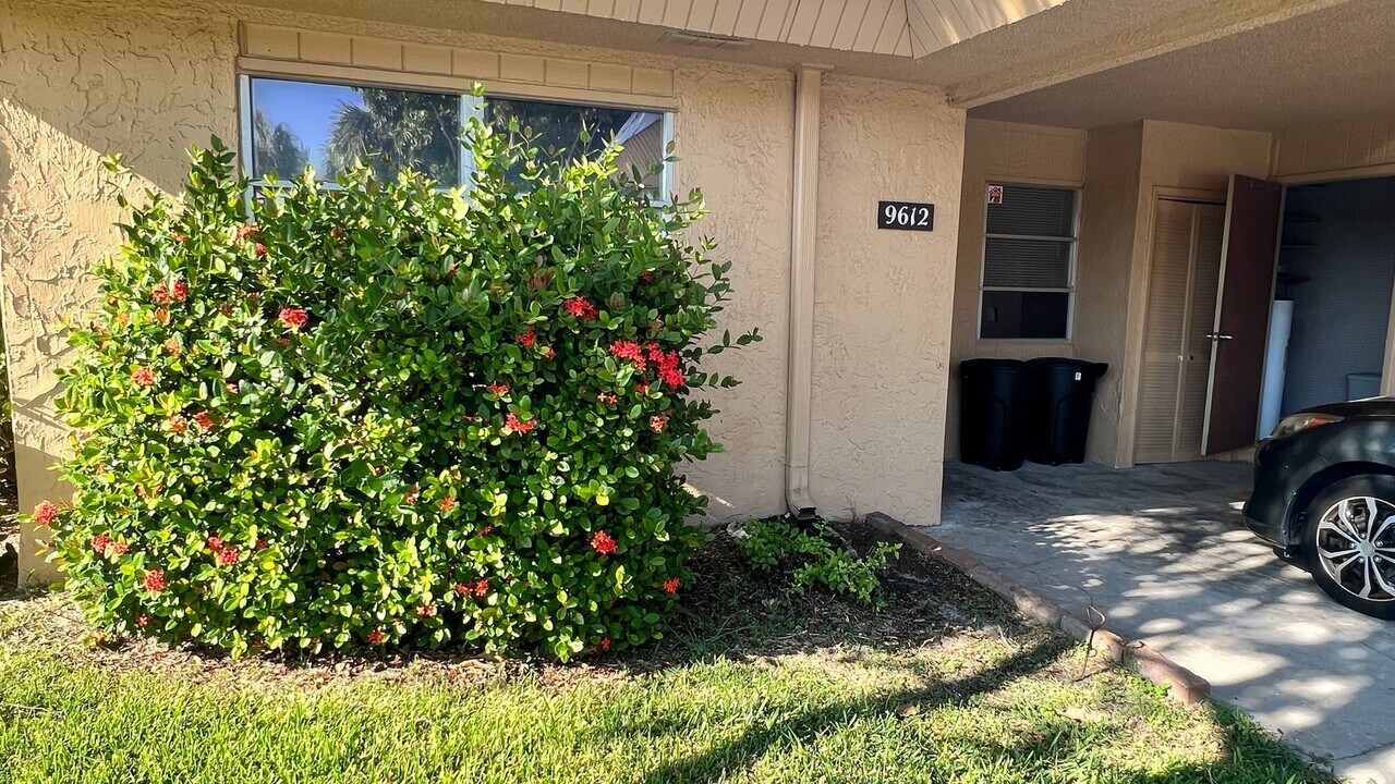 9612 Valencia Cove in Bradenton, FL - Building Photo