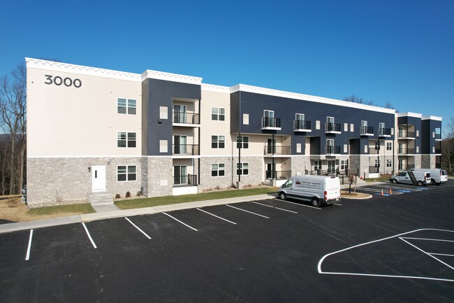 Commerce Park Apartments in Harrisburg, PA - Foto de edificio - Building Photo