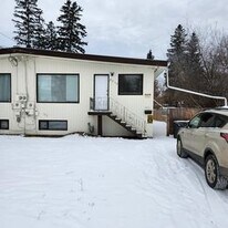 2217 Pine St in Prince George, BC - Building Photo