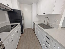 118 S Wetherly Dr, Unit 210 in Los Angeles, CA - Building Photo