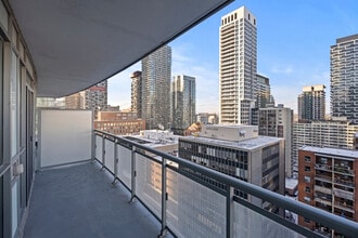 123 Eglinton Ave E in Toronto, ON - Building Photo - Building Photo