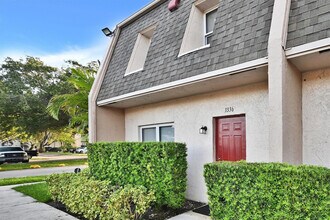 3336 Quail Close in Pompano Beach, FL - Building Photo - Building Photo