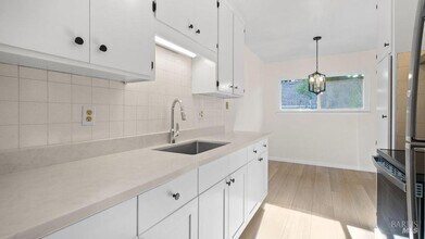 40 Magnolia Ave in San Anselmo, CA - Foto de edificio - Building Photo