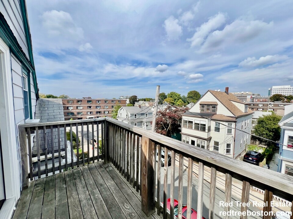 9 Cushman Rd in Boston, MA - Building Photo
