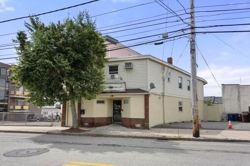 329 Revere St in Revere, MA - Building Photo