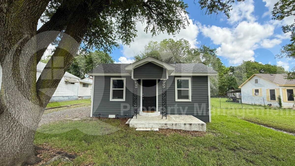 519 E Gandy St in Denison, TX - Building Photo