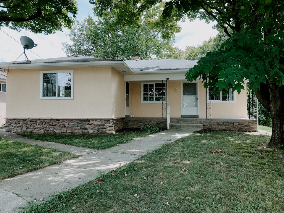 33 Poplar Ter, Unit 10 in Delaware, OH - Building Photo