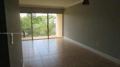 9371 Fontainebleau Blvd, Unit I214 in Miami, FL - Building Photo - Building Photo
