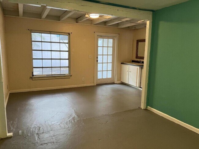 property at 10 Gibbs Rd