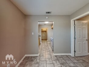 1701 Cardinal Dr in Ennis, TX - Foto de edificio - Building Photo