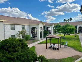 15 Hibiscus Ave in McAllen, TX - Building Photo