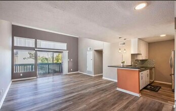 5700 Etiwanda Ave, Unit 261 in Tarzana, CA - Building Photo - Building Photo