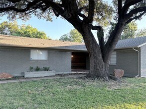 8619 Banff Dr in Dallas, TX - Building Photo - Building Photo