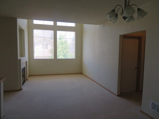 1925 Garry Oaks Ave in Dupont, WA - Building Photo - Building Photo